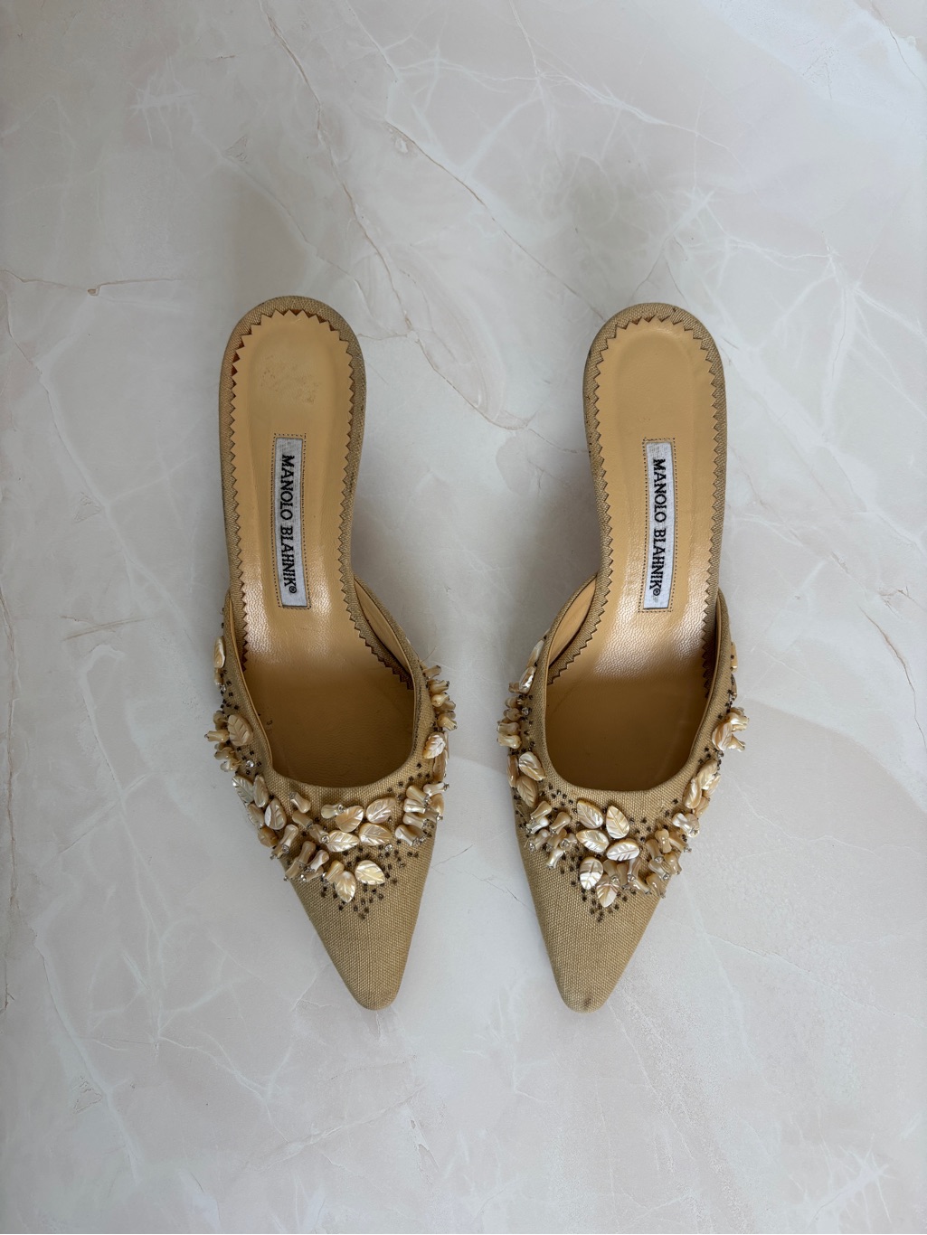 Rare Vintage Y2k Manolo Blahnik Tan Pearl Kitten Heel Mule — image 3 of 8